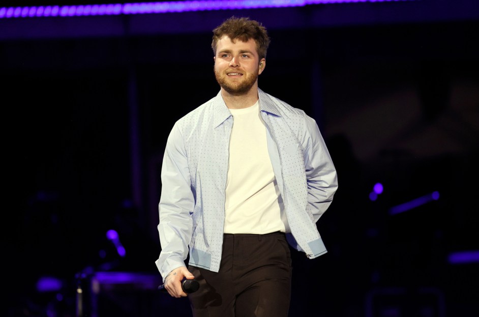 Alex Warren on stage performing 'Ordinary'