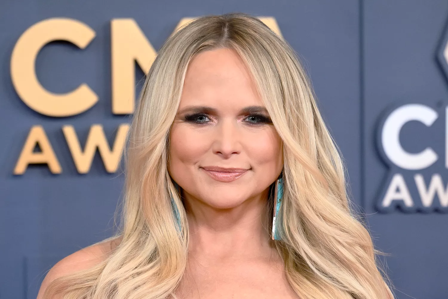 Miranda Lambert shows off her new horseshoe tattoo on her forearm