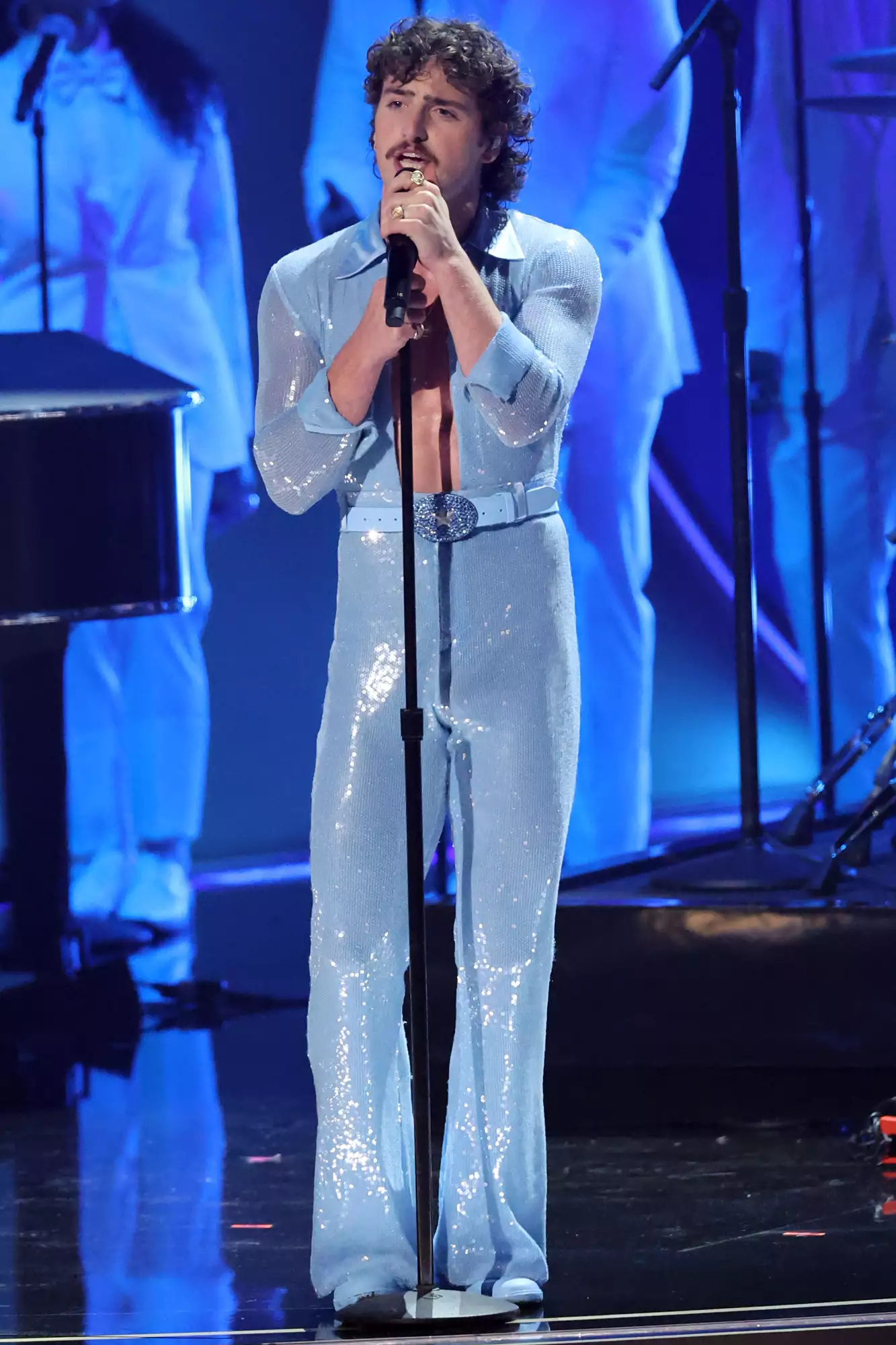 Rauw Alejandro concert electrifies fans in Los Angeles