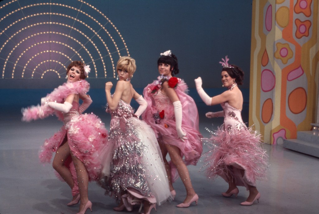 Ruth Buzzi performing a classic sketch on Laugh-In