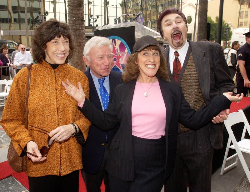 Ruth Buzzi comedian, smiling on set. Focus keyword: ruth buzzi death