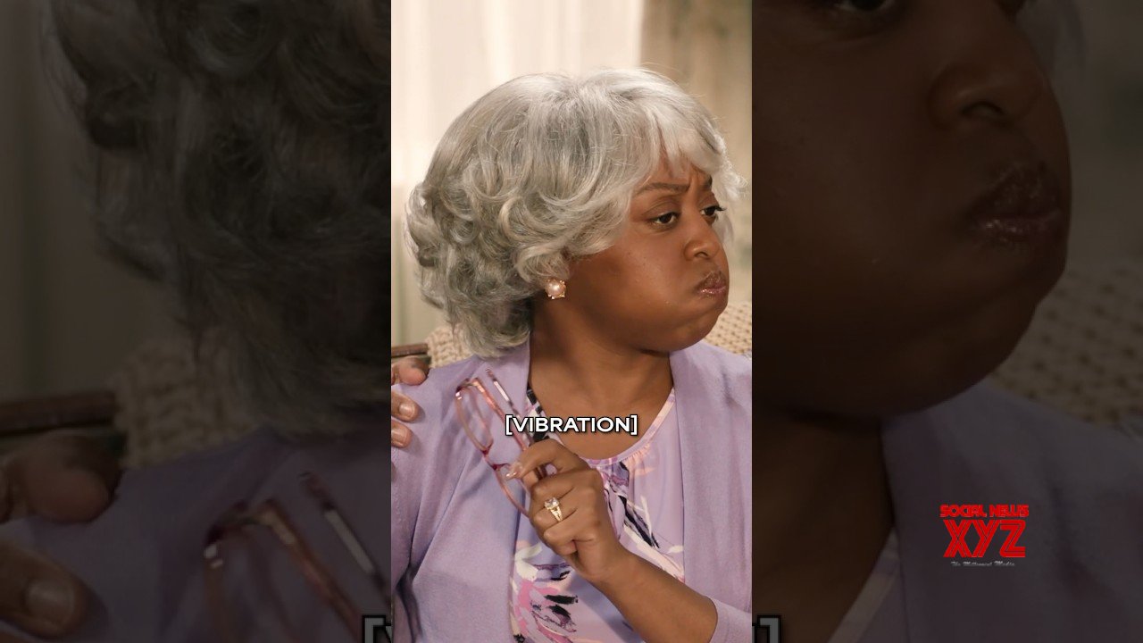 Kenan Thompson performing in an SNL sketch