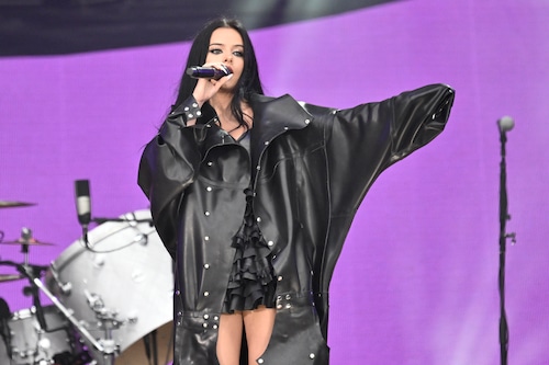 Jessie Murph singing on stage during her Worldwide Hysteria tour