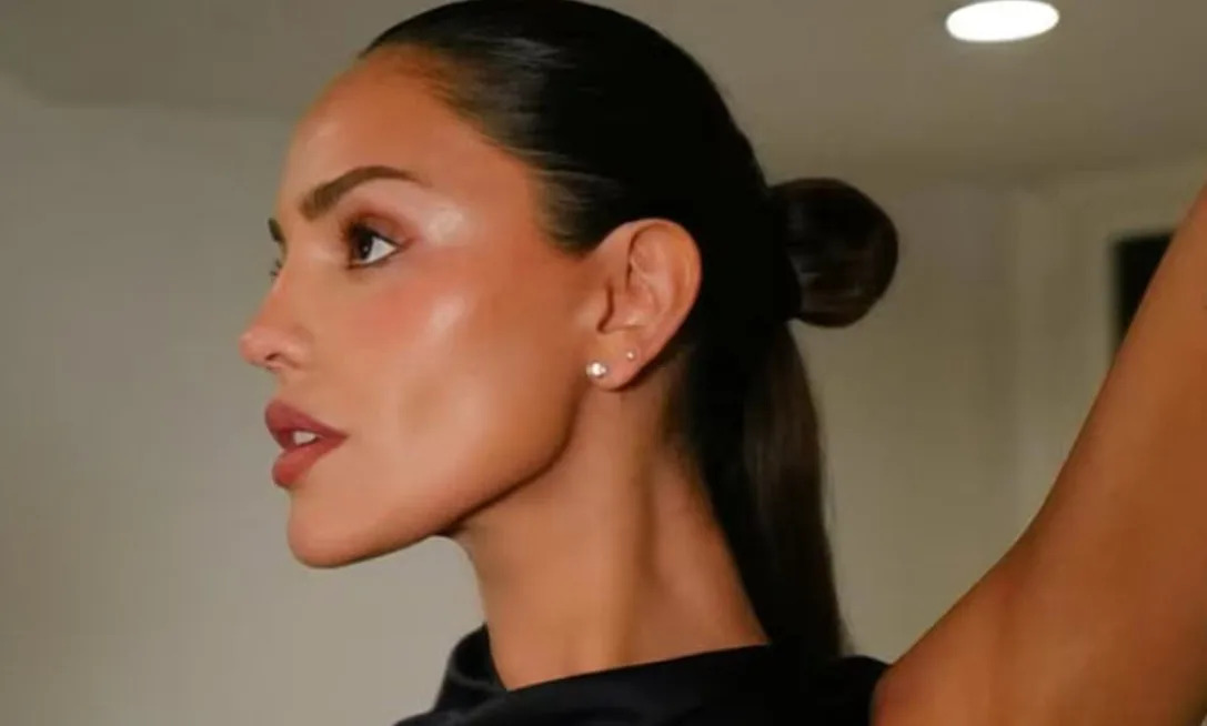 Eiza González en Miami sonriente tras la polémica con sus fans