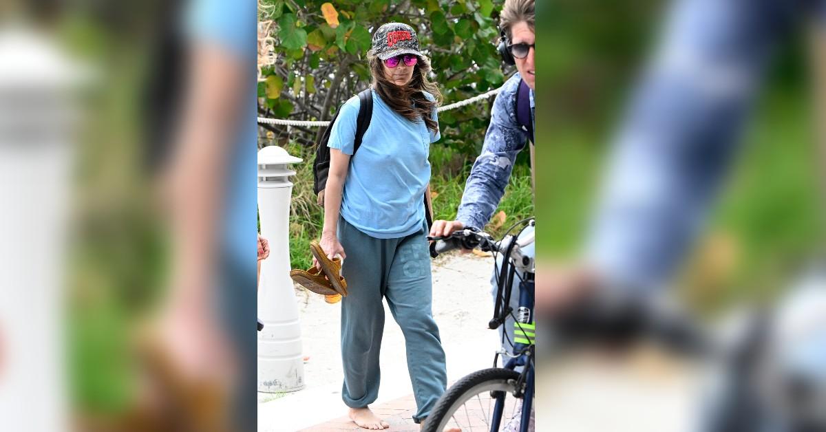 Drew Barrymore makeup-free and relaxed in Miami Beach