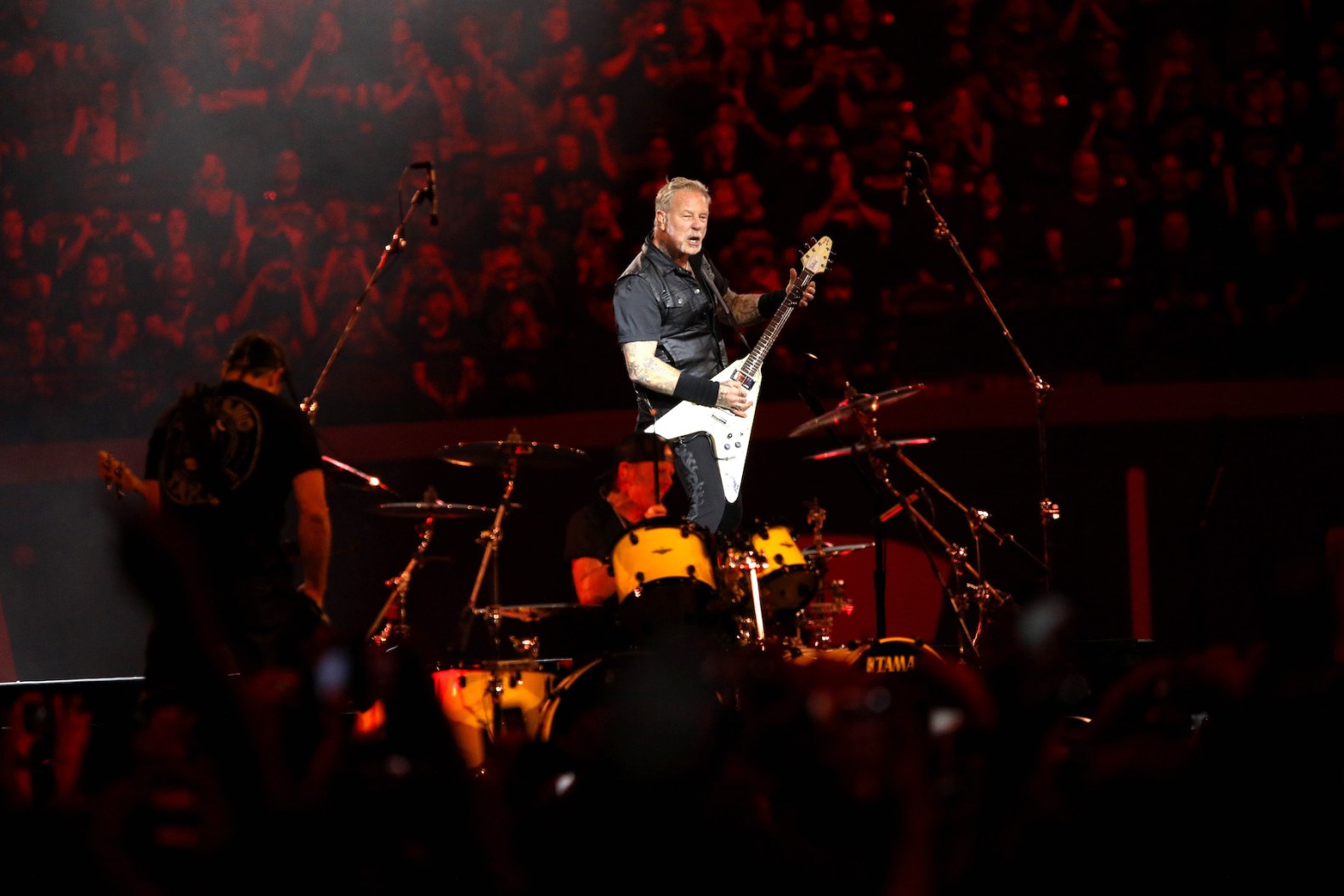 Metallica earthquake shakes Lane Stadium with thousands of fans jumping