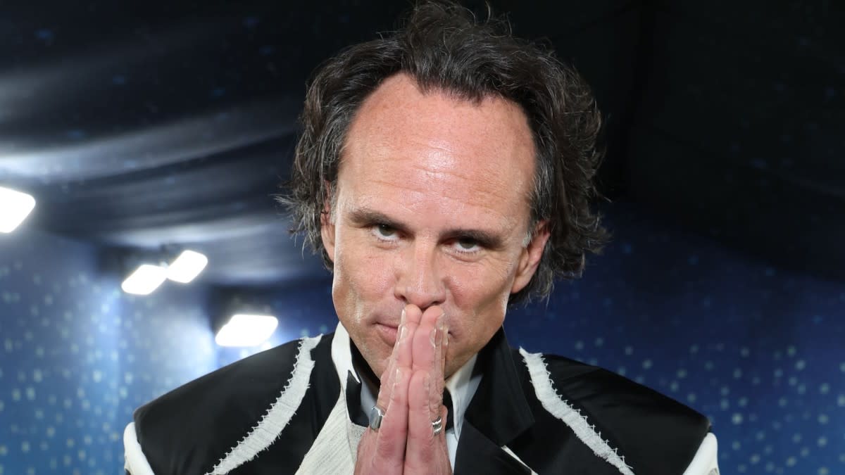 Walton Goggins set to host SNL tonight with Arcade Fire as musical guest
