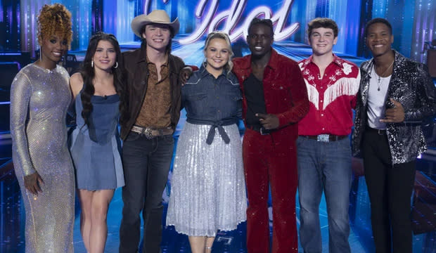 American Idol vote live on stage with contestants