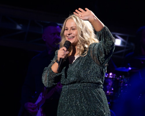Breanna Nix performing during American Idol 2025