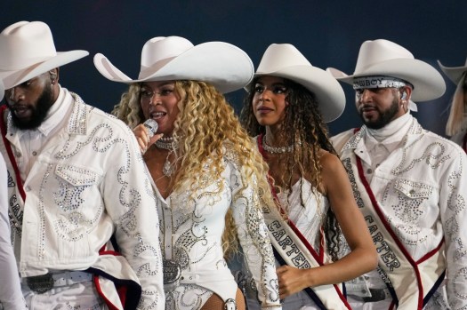Sold-out crowds at Soldier Field for Beyoncé 2025, Cowboy Carter Tour live.