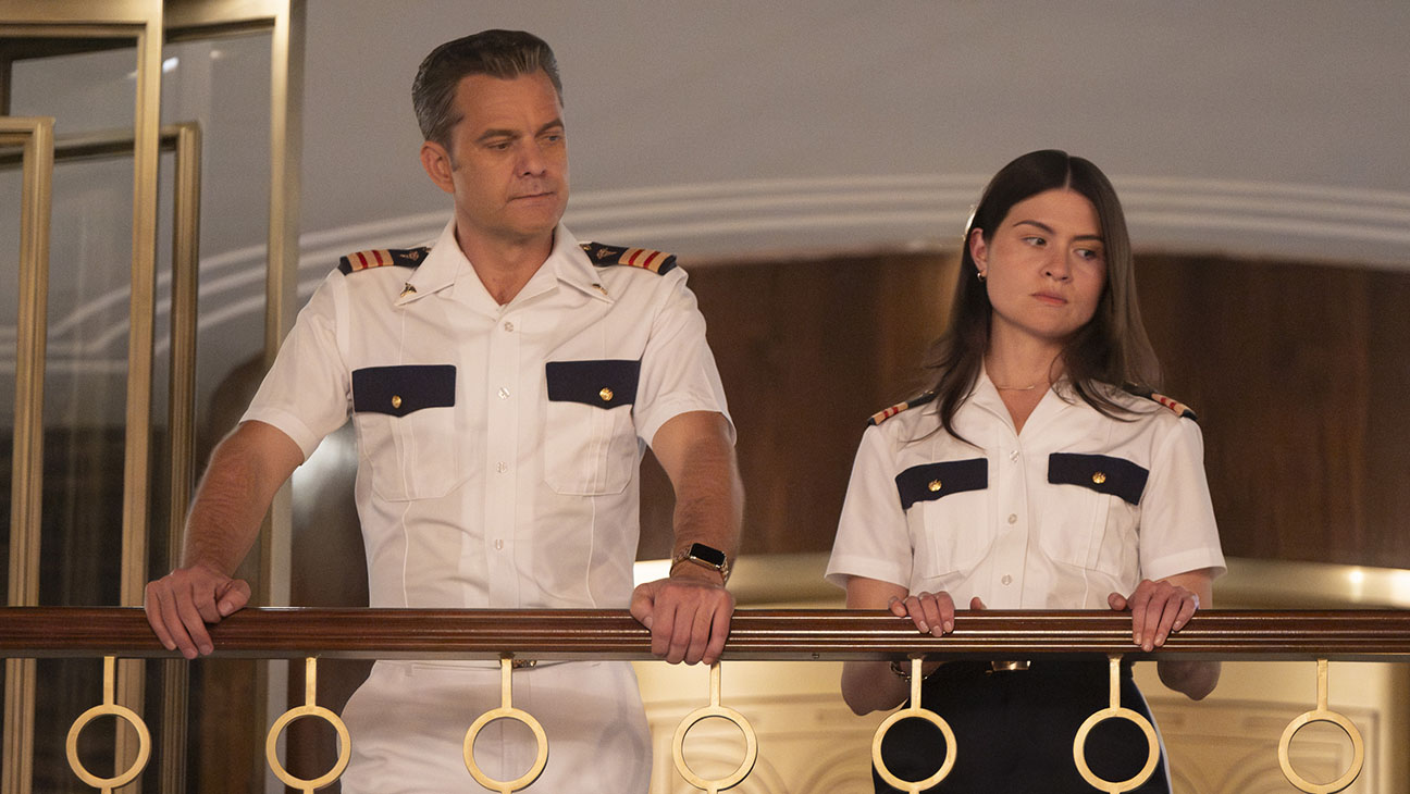 Cast of Doctor Odyssey aboard the ship, highlighting the drama's ensemble.
