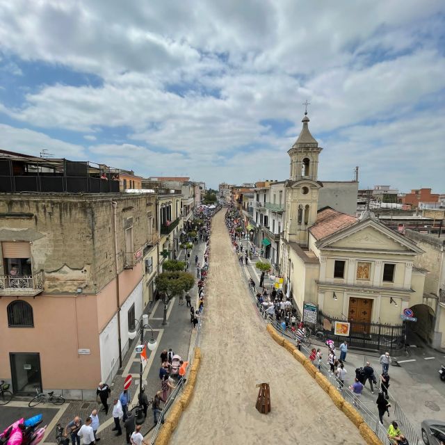 Centro storico di Ollolai, con vista sulle montagne della Barbagia