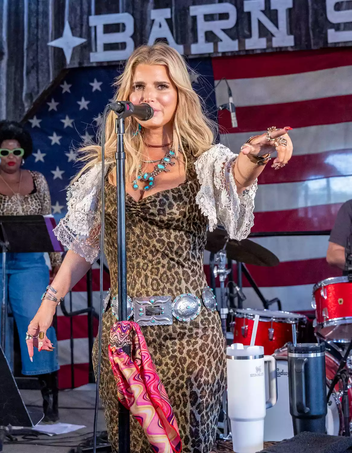 Jessica Simpson with her new dirty blonde hair transformation