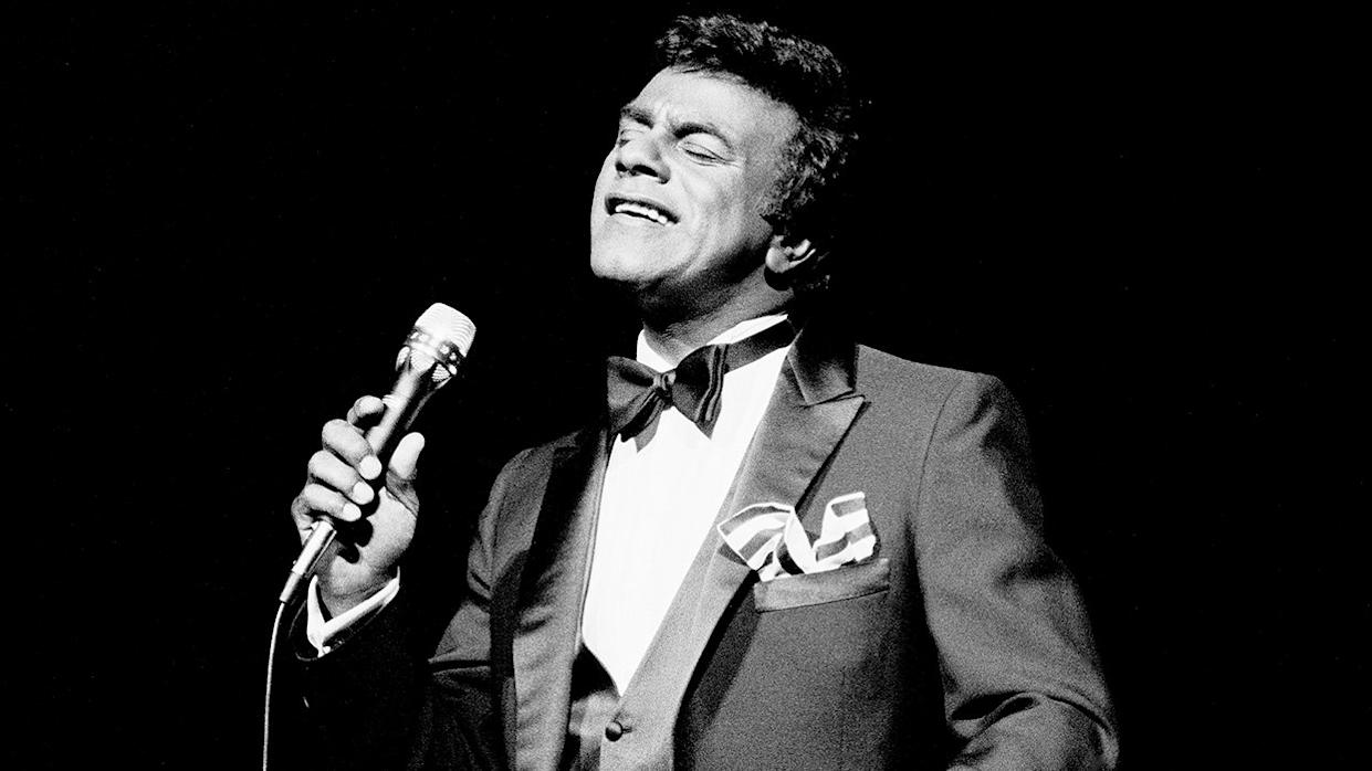Johnny Mathis sings on stage in the 1980s