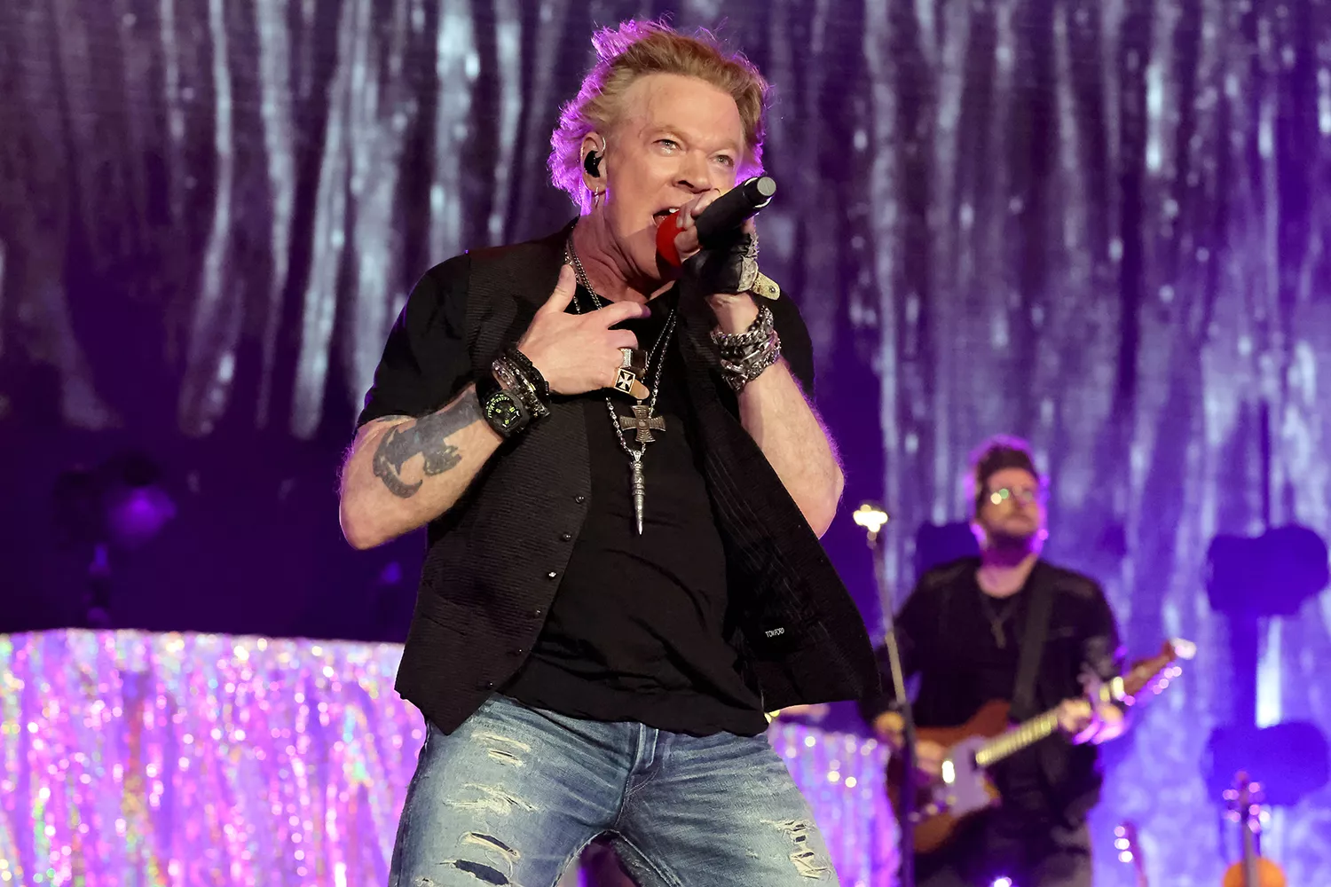 Axl Rose 2025 on stage during the current world tour